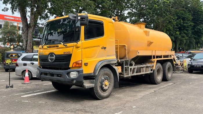 Barang bukti mobil tangki pencurian minyak PetroChina diamankan di Polda Jambi