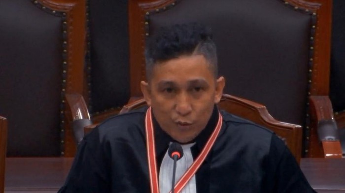 Pengacara Firdaus Oiwobo saat sidang di MK