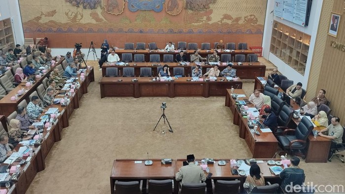 Pertamina rapat dengan Komisi VI