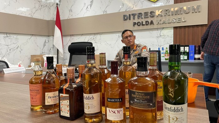 Polda Kalsel Ringkus Pria Pengoplos Miras Bermerek