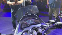 Motor ini sudah dilengkapi panel instrumen digital dan mendapatkan beberapa fitur modern, seperti cruise control, mode berkendara, hingga hill start assist. Foto: Luthfi Anshori/detikOto