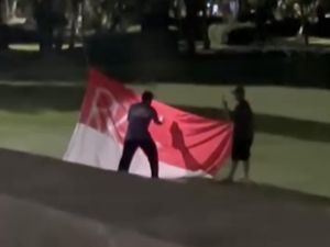 Coret Bendera Merah Putih, Dua Pemuda Dituntut 6 Bulan Penjara