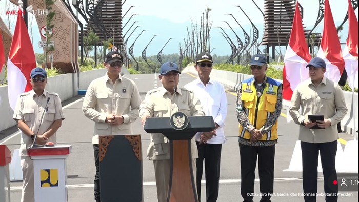 Presiden Prabowo Subianto meresmikan Jembatan Kabanaran di Bantul, DIY, dan lima infrastreuktur lainnya secara hybrid. Prabowo berharap jembatan ini akan mempermudah konektivitas dan akses warga di daerah setempat.