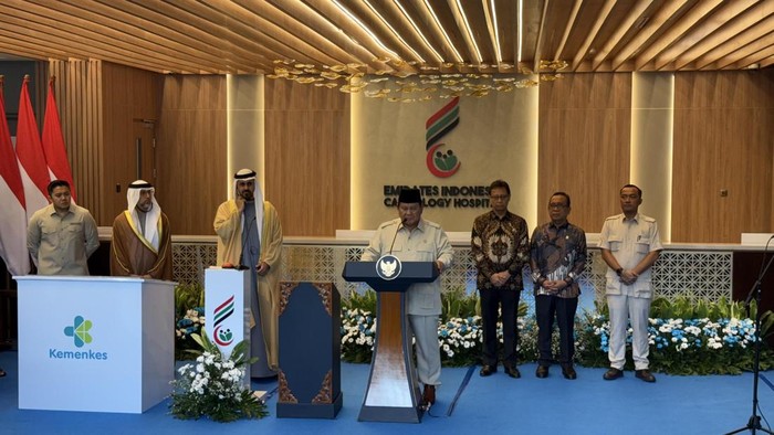 Presiden Prabowo Subianto meresmikan Rumah Sakit Kardiologi Emirates-Indonesia (KEI) di Solo, Jawa Tengah, Rabu (18/11/2025). Rumah sakit ini dibangun dengan dana hibah dari pemerintah Uni Emirate Arab (UEA) ke Indonesia senilai Rp 417,3 miliar atau setara dengan USD 25 juta.