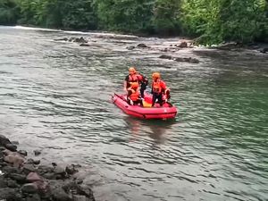 Tim SAR Evakuasi Jasad Pemancing Mengambang di Cibakung Sukabumi