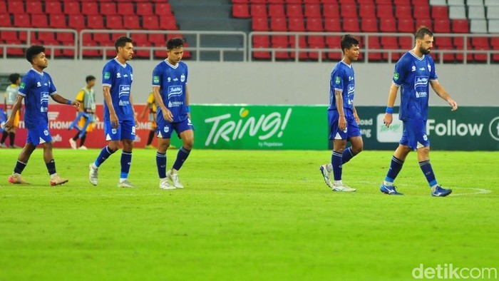 Lesunya pemain PSIS Semarang usai dihajar telak 0-4 oleh Persipura Jayapura.