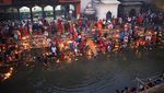 Ritual Lampu Minyak Terangi Malam Bala Chaturdashi di Kathmandu