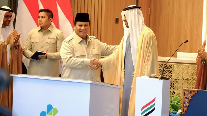 Momen Presiden Prabowo Subianto meresmikan Rumah Sakit Kardiologi Emirates-Indonesia Solo, Rabu (19/11/2025).