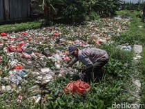 Sampah dan Eceng Gondok Lumpuhkan Irigasi di Babelan Bekasi