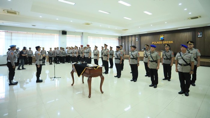 Upacara sertijab Polres Gresik