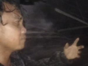 Hujan Abu Semeru Ganggu Aktivitas Warga, Jarak Pandang Hanya 15 Meter