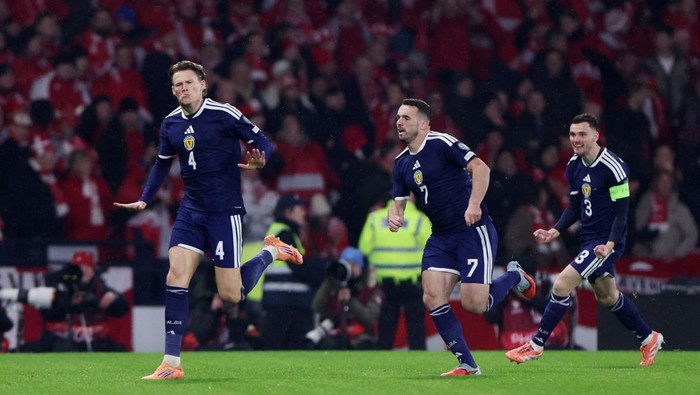 Soccer Football - FIFA World Cup - UEFA Qualifiers - Group C - Scotland v Denmark - Hampden Park, Glasgow, Scotland, Britain - November 18, 2025 Scotlands Scott McTominay celebrates scoring their first goal with John McGinn and Andrew Robertson REUTERS/Russell Cheyne