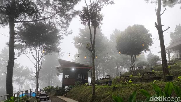 Suasana wisata Tenjo Laut Kuningan