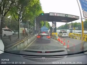 Video: Sopir Sedan Audi Penerobos Gerbang Tol Ampera Diduga Depresi