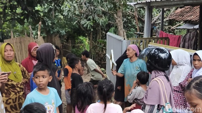 uasana rumah Awahab, (70) warga Kelurahan Kumbe, Kota Bima, NTB, yang dilaporkan hilang terseret banjir kiriman, Rabu, (19/11/2025).