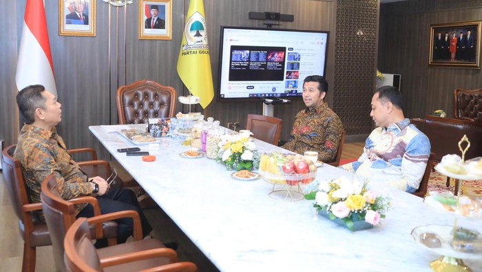 Wagub Emil Dardak bersama Eri Cahyadi bertemu dengan Adies Kadir