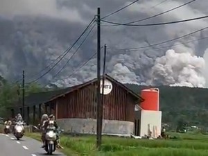 Gunung Semeru Erupsi, Akses Jalan Malang ke Lumajang Ditutup Sementara