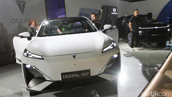Changan memperkenalkan dua model perdananya di Indonesia, Deepal SO7 dan Lumin. Debut ini menandai langkah besar produsen asal China memasuki pasar otomotif nasional.