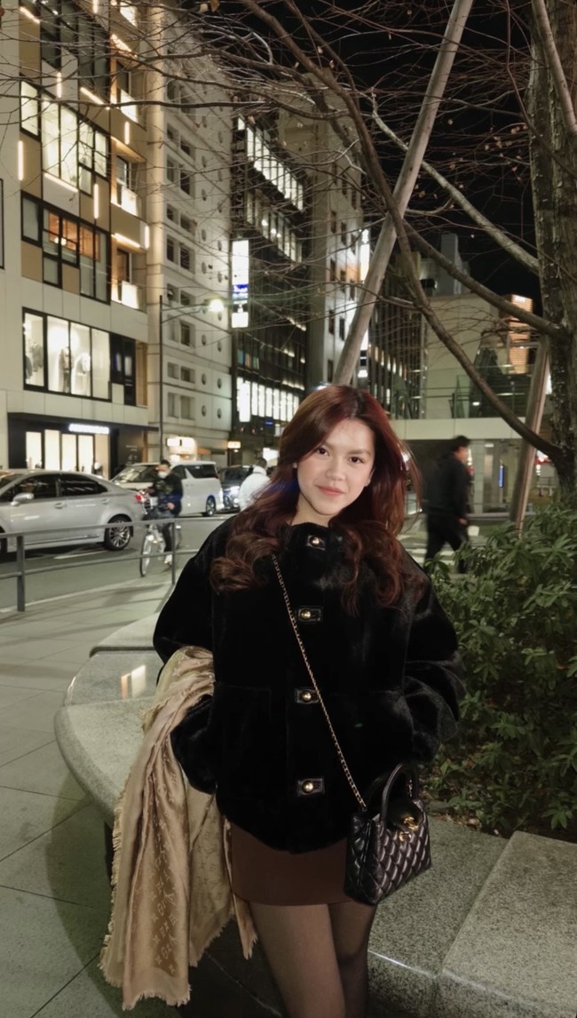 Wanita tersebut jadi sorotan setelah terungkap menguasai dapur MBG di sejumlah kota di Sulsel, seperti Makassar, Parepare, Gowa, dan Kabupaten Bone. Adapun tiga dapur tambahan yang disebut tengah dipersiapkan. Foto: Instagram @yasikaaulia