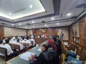 2 Orang Didakwa Rusak Mobil Pegawai Kemendagri Saat Demo Rusuh Agustus