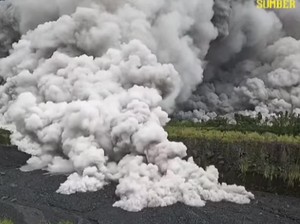 Dunia Hari Ini: Gunung Semeru Meletus, Australia Beri Peringatan Penerbangan