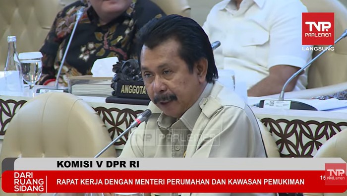 Anggota Komisi V DPR RI Sriyanto Saputro dalam rapat kerja Komisi V DPR RI dengan Kementerian PKP