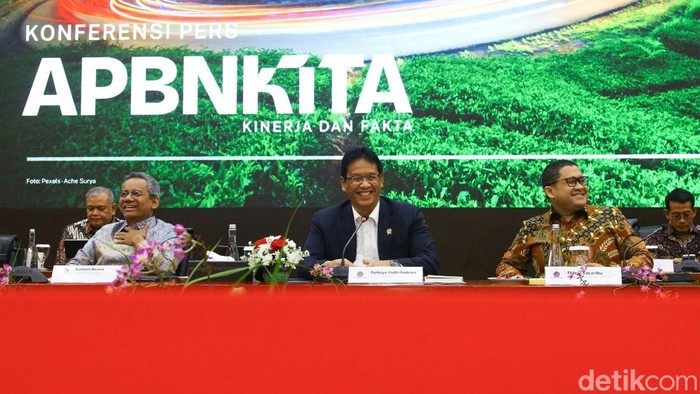 Menteri Keuangan Purbaya Yudhi Sadewa menyampaikan paparan pada konferensi pers APBN Kita edisi November 2025 di Gedung Djuanda Kementerian Keuangan, Jakarta, Kamis (20/11/2025).