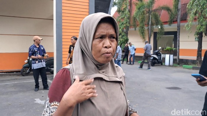 Ati (45) warga Kelurahan Lembo, Kecamatan Tallo, Makassar.