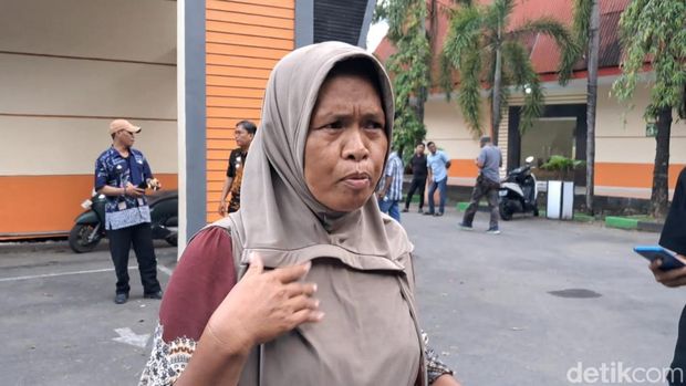 Ati (45) warga Kelurahan Lembo, Kecamatan Tallo, Makassar.