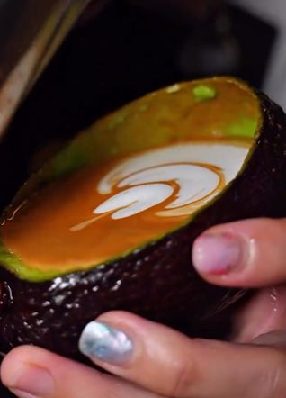 Unik! Avocado Latte, Paduan Segarnya Kopi dan Alpukat yang Creamy