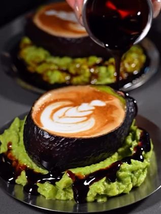 Unik! Avocado Latte, Paduan Segarnya Kopi dan Alpukat yang Creamy