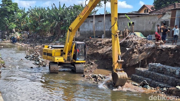Sungai di Lingkungan Pamotan, Cakranegara, beberapa waktu lalu.