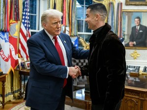 Donald Trump Pajang Fotonya Bersama Cristiano Ronaldo di Gedung Putih