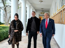 Ronaldo turut bangga bisa bertemu Trump langsung di Amerika Serikat. Bintang Al Nassr ini sebelumnya sudah mengutarakan minat untuk berdiskusi dengan orang nomor satu Negeri Paman Sam tersebut. (Foto: Instagram @cristiano)