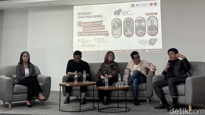 Diskusi mengenai kepahlawanan di Unair