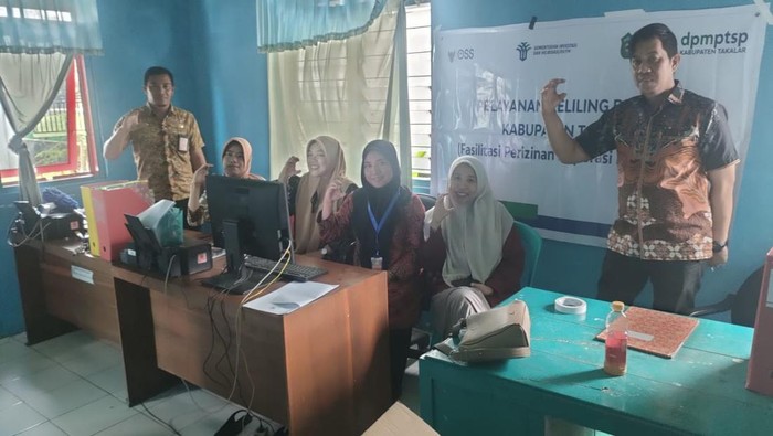 DPMPTSP Takalar melakukan layanan jemput bola untuk pengurusan izin usaha Kopdes Merah Putih.