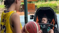 Sporty Mom! Gaya Erika Carlina Main Basket Ditemani Baby Andrew