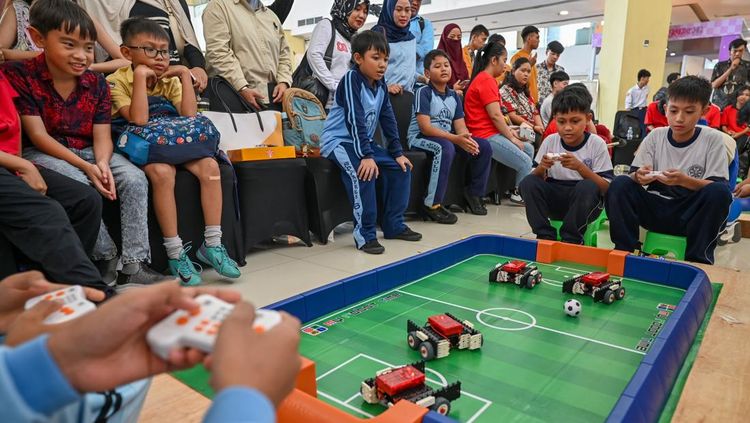 Ratusan Pelajar di Palu Adu Kecerdikan Robot di Festival Robotika