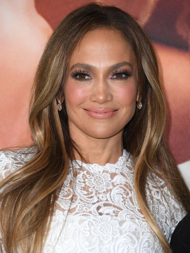 Gaya artis yang bisa jadi inspirasi warna rambut untuk kulit sawo matang