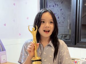 Yeay! Gempi Happy Terima Piala AMI Awards, Gading Marten Mau Nangis