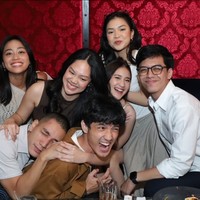 Harleyava Princy atau yang juga dikenal dengan nama Leya Princy baru saja berulang tahun yang ke-19. Dari unggahan Instagram yang dibagikan terlihat Leya merayakannya bersama para pemain di film Rangga & Cinta. Foto: Instagram/@harleyavaprincy