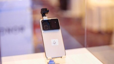 Penampakan Nyata Honor Robot Phone, Siap Gebrak MWC 2026