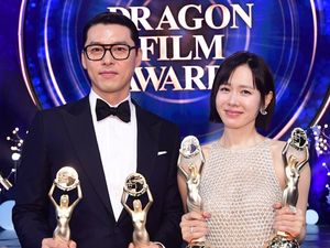 Video Momen Hyun Bin-Son Ye Jin Pelukan Kala Menang Best Actress-Actor