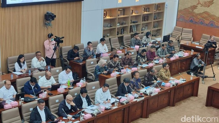 Inalum rapat dengan Komisi VI