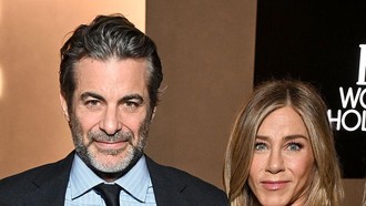 Foto: Jennifer Aniston & Jim Curtis Tampil Perdana di Publik sebagai Pasangan