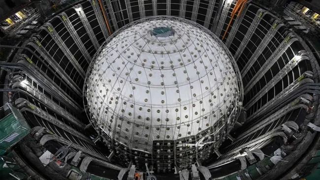 Bola Raksasa di Bawah Gunung China Tangkap Partikel Hantu Misterius