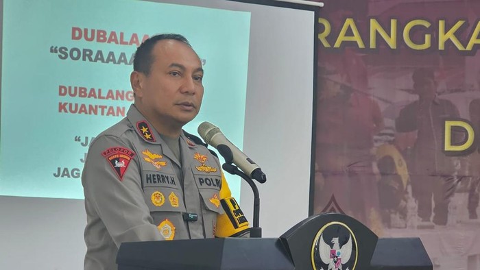 Kapolda Riau Irjen Pol Herry Heryawan membuka pelatihan Dubalang Batang Kuantan di Kuantan Singingi, Kamis (20/11/2025).