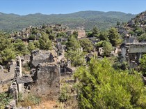 Jejak Kota Mati Kayakoy: Konflik, Air Mata & Gempa Dahsyat yang Menghabisinya