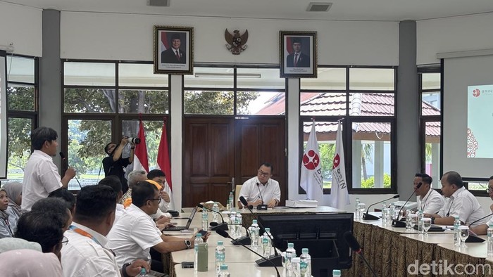 Kepala BRIN Arif Satria di Laboratorium Hidrodinamika Surabaya