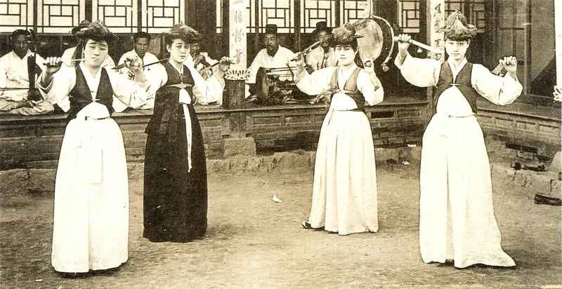 Kisaeng, para perempuan penyaji minuman berada di jantung kebudayaan istana Korea.